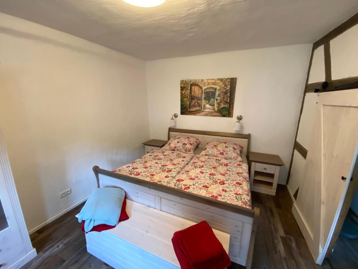 Schoene Ferienwohnung Burgruine Fachwerkhaus บาคาราค ภายนอก รูปภาพ