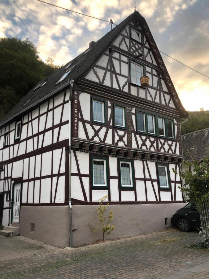 Schoene Ferienwohnung Burgruine Fachwerkhaus บาคาราค ภายนอก รูปภาพ