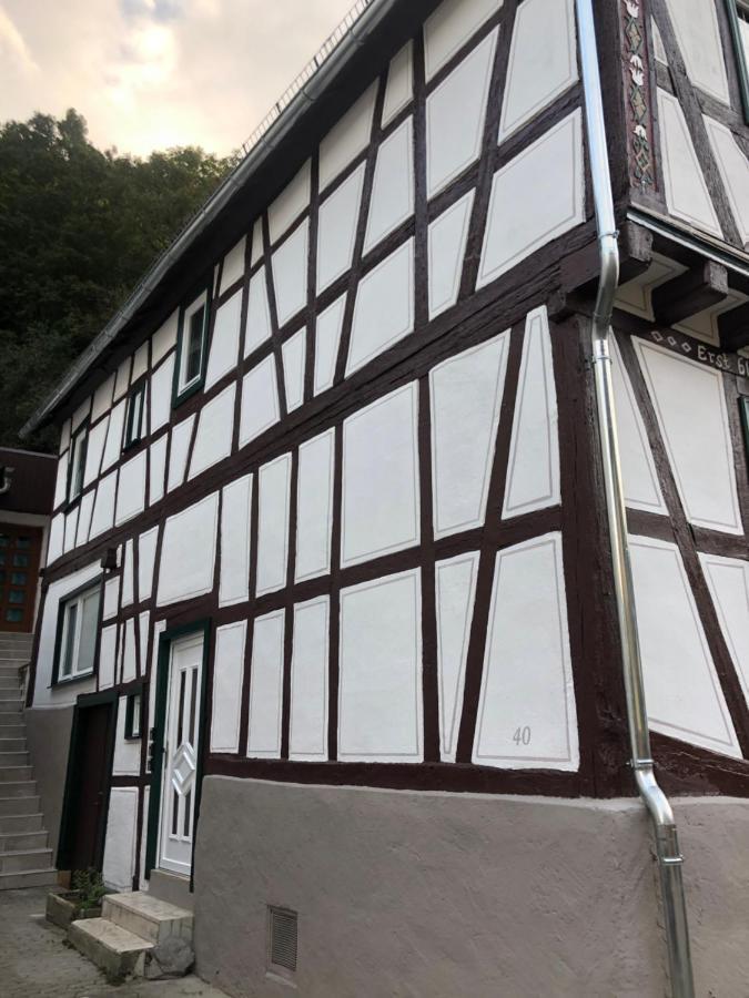 Schoene Ferienwohnung Burgruine Fachwerkhaus บาคาราค ภายนอก รูปภาพ